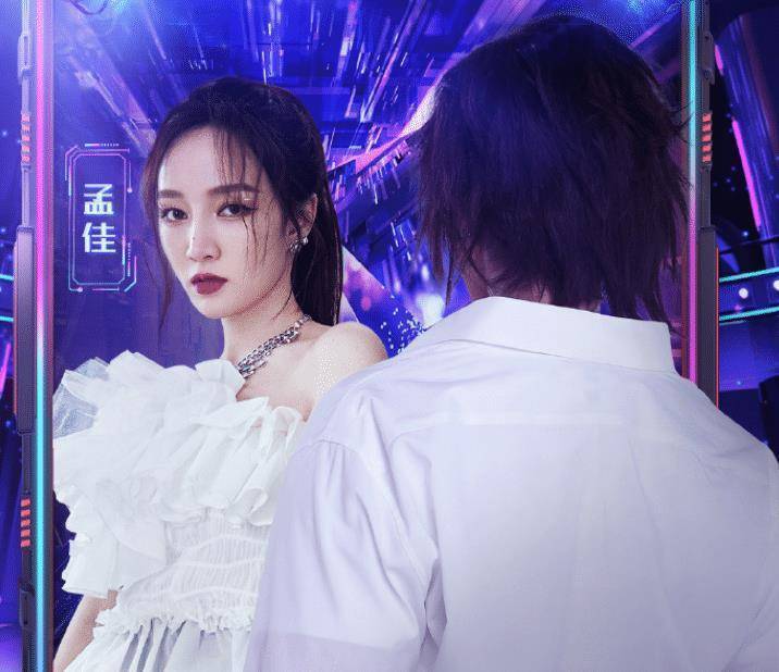 在《浪姐》当中,就看到了孟佳的唱跳实力了,不过她的搞笑程度也是不小