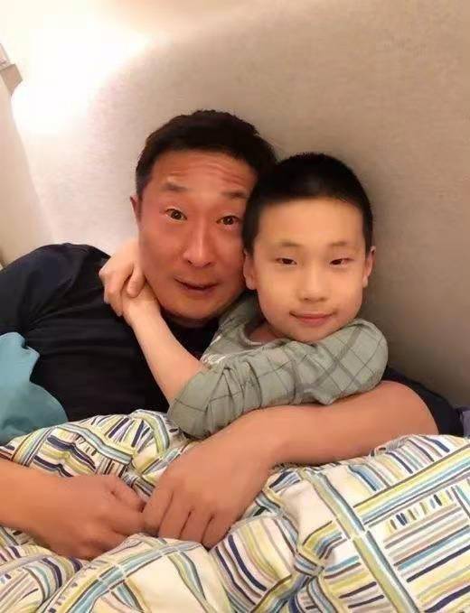 林永健压力大窗户当厕所一顿宵夜娶军花对待岳父母如亲爹娘