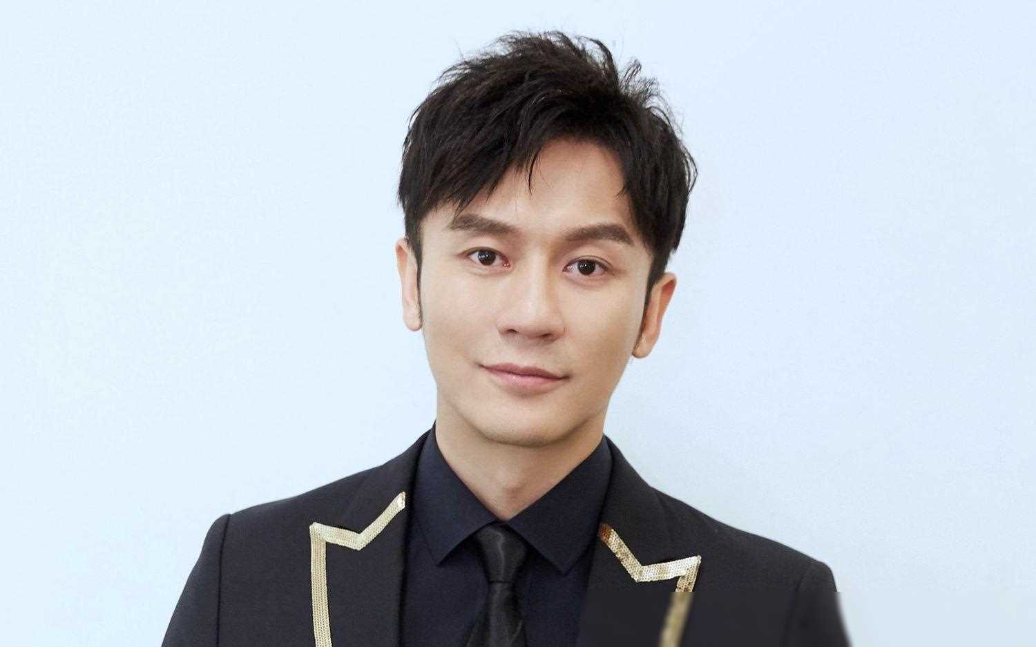 他与6位女友交往,每位都是美若天仙,从牛萌萌到李小璐,从张馨予到范