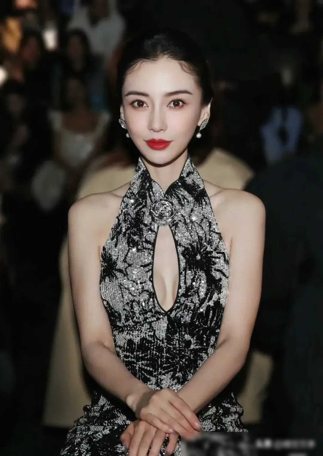 就在今天太可惜了李晨突然官宣angelababy被网友猜