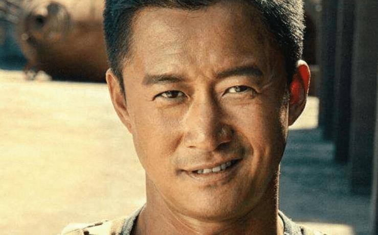 原创关晓彤说我是瓜尔佳氏的在逃格格吴京笑笑说我身份也不简单