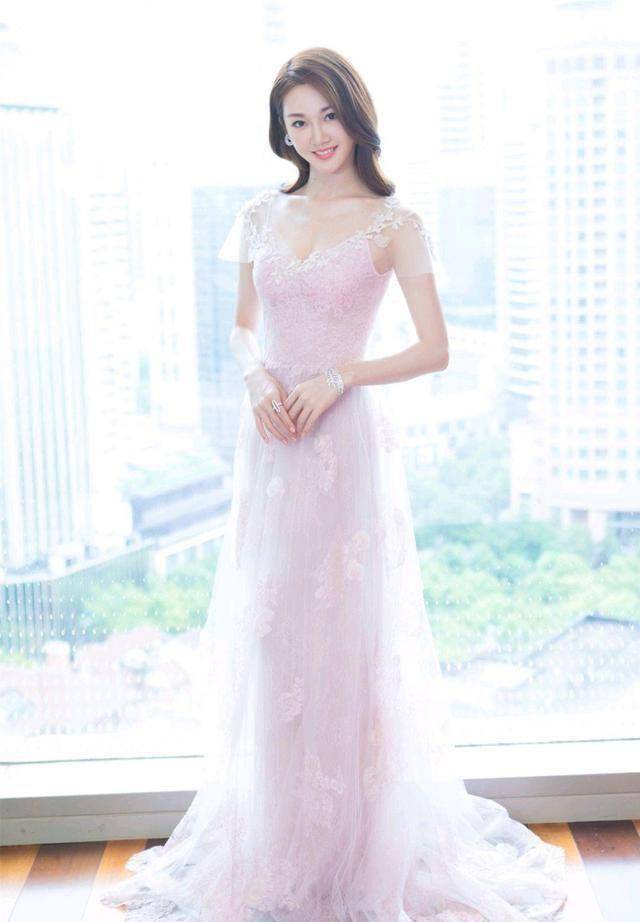 现女友苗苗遇到angelababy,怪不得小猎豹不爱baby了_冯小刚_兄弟_芳华