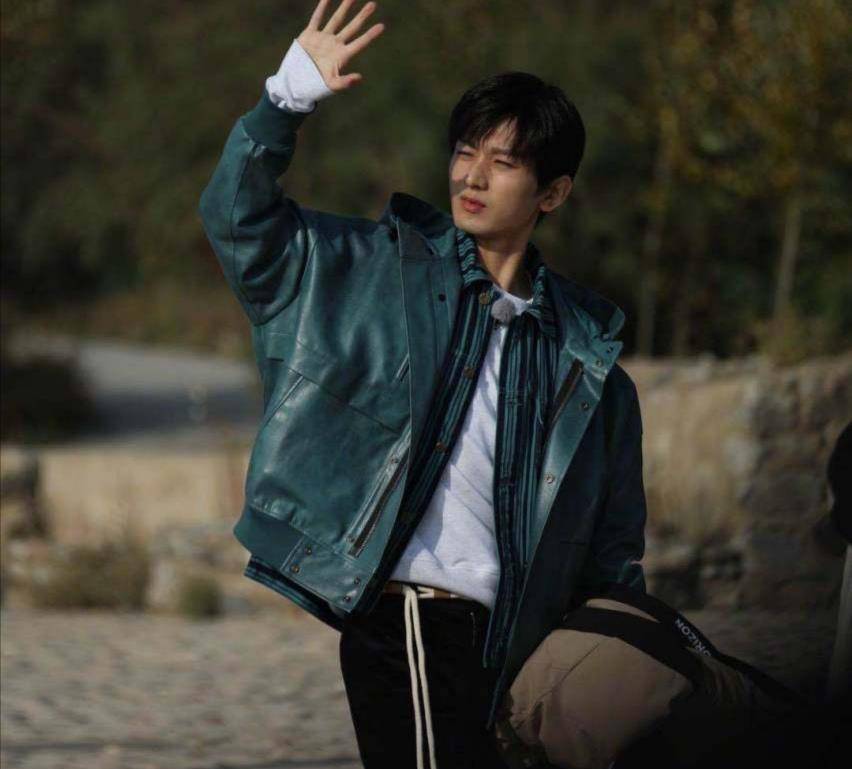 原创成毅被同剧组演员爆料私下人设被这么多人喜欢是有原因的