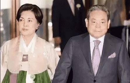 最受宠公主:美貌绝伦却自缢身亡,身价数亿又怎样_李尹馨_赵文虞_赛车