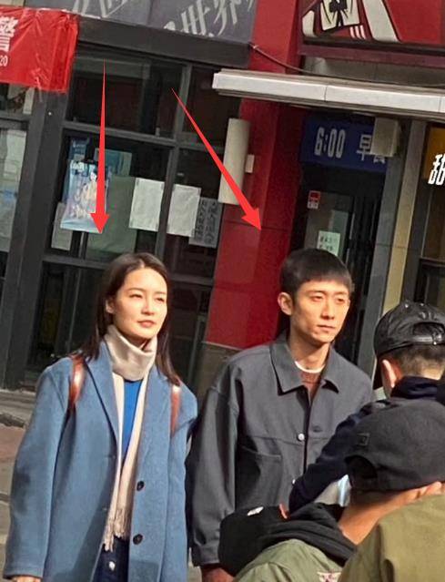 偶遇李沁张一山拍戏路人视角下身高引热议确定相差10公分