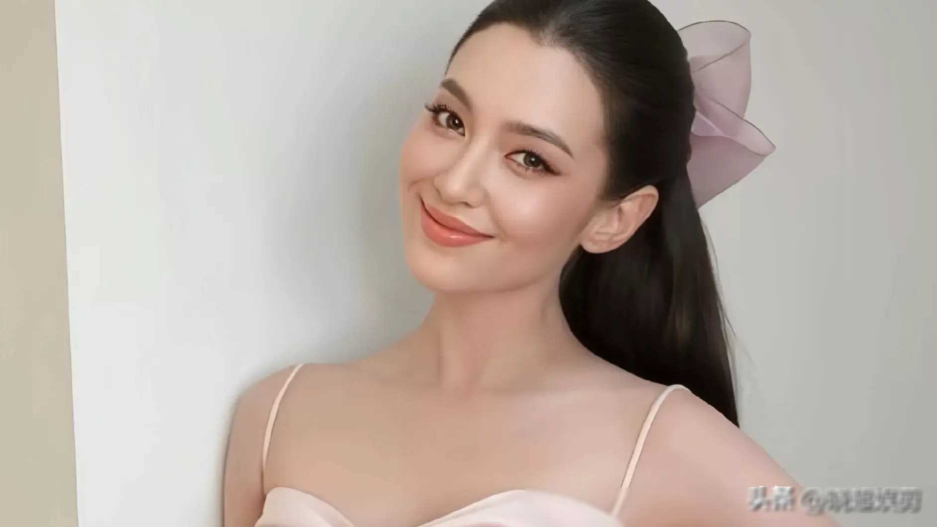 泰国明星排行榜_泰国人气最高的十位明星,Taew挤进前十,Bella人气暴涨