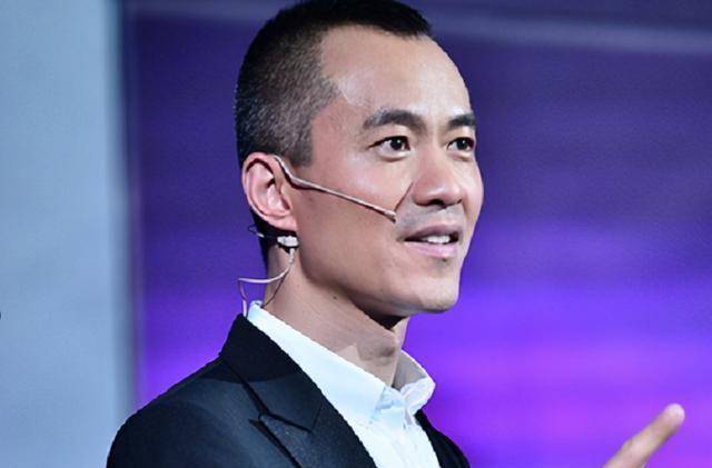 主持人邱启明38岁到央视主持堪比白岩松44岁锒铛入狱