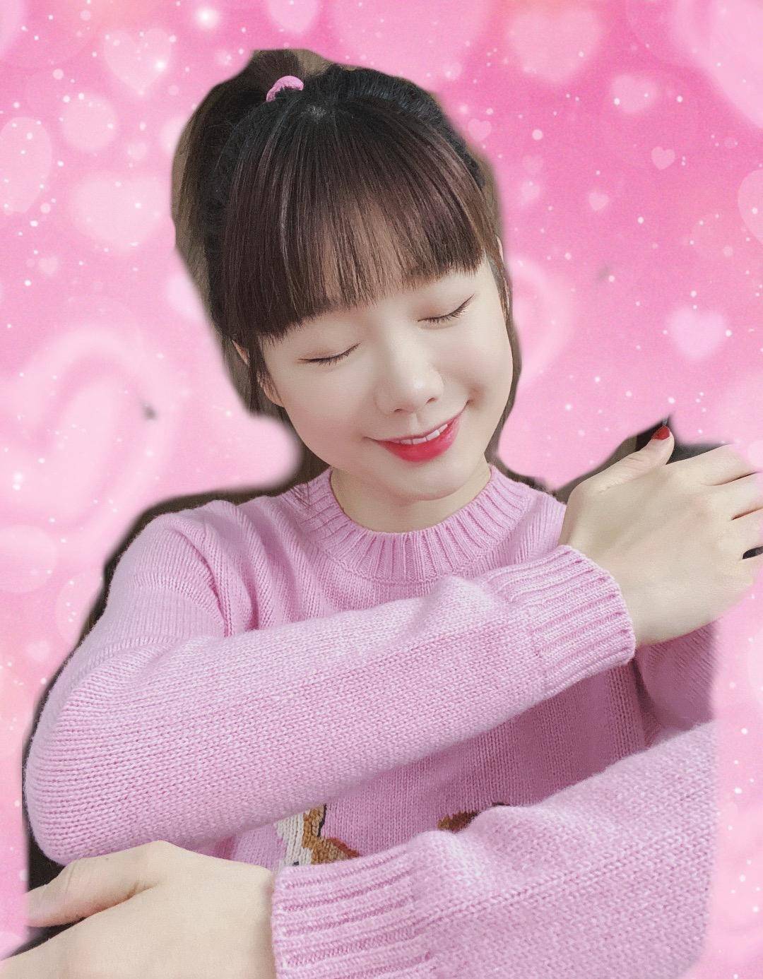 原创火箭少女女王节晒照杨超越睡衣软萌可爱sunnee素颜意外抢镜