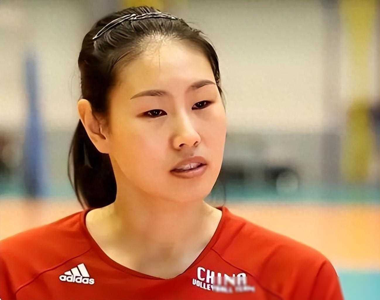 颜妮亮相新岗位,郎平期待中_排球_中国女排_退役