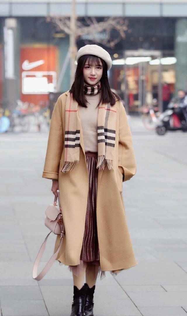 原创冬日出门戴上一条围巾美女不再怕寒冷还分分钟变洋气