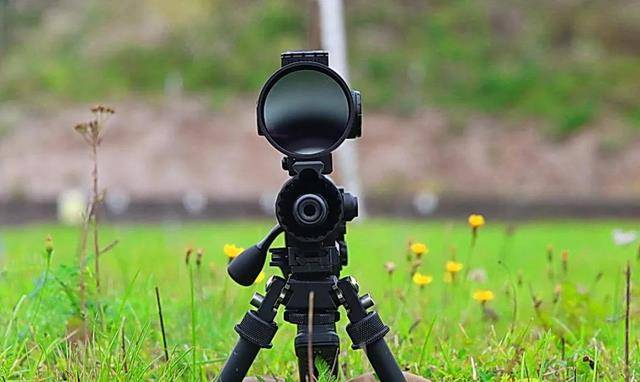 瞄准镜是美军步枪必备中国的步枪装个瞄准镜为何引发热议