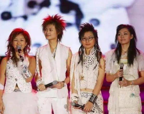 从人气超女到无人问津何洁这些年都做了哪些荒唐事