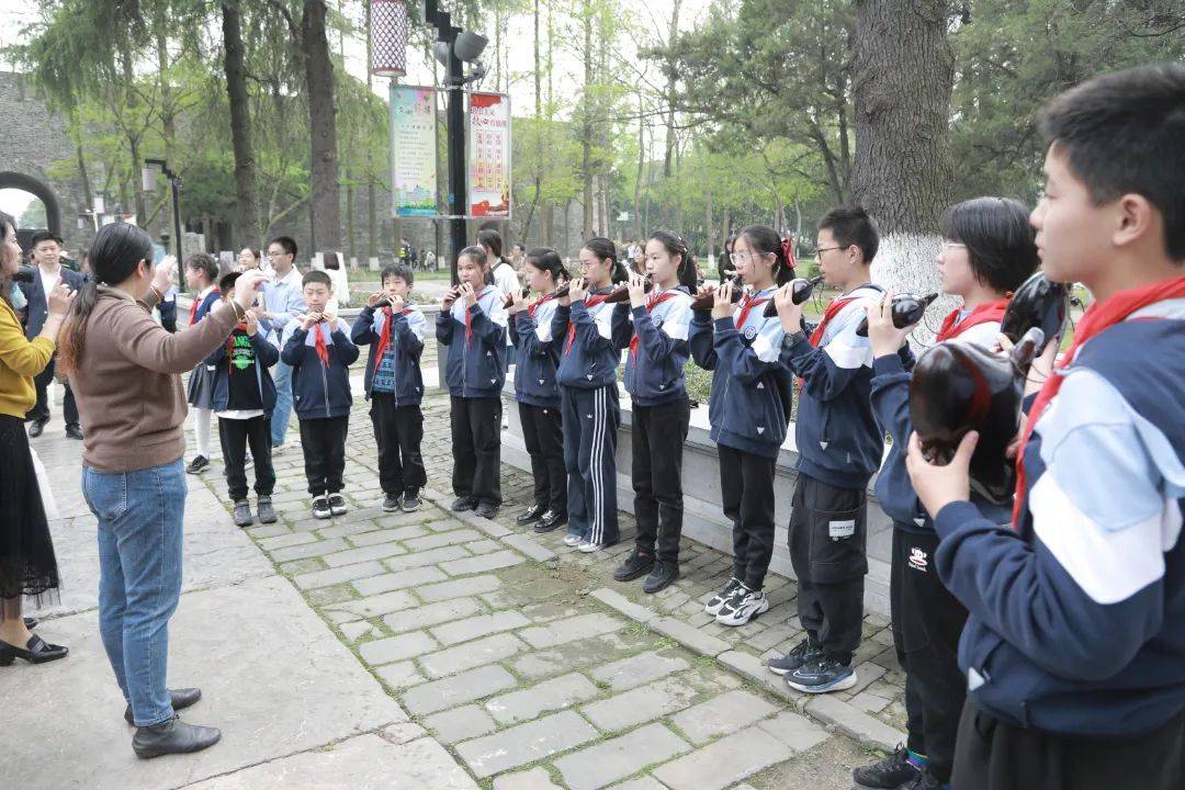 南京市瑞金北村小学成功举办图书发布会暨学生素养展演活动