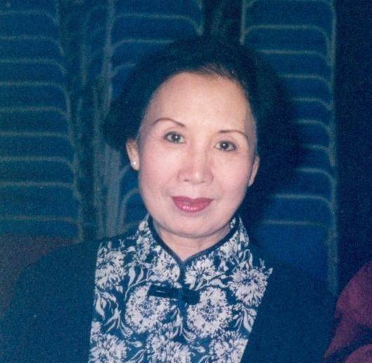 李鸣岩李鸣岩著名的京剧老旦名家,是李多奎大师的弟子.