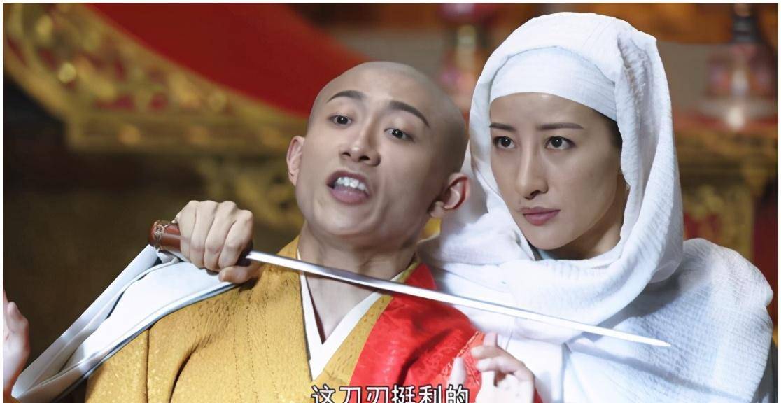 韦春花穿时尚装,小宝出家瞬间留长辫_陈小春_剧情_观众