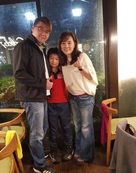 当年参演新白娘子传奇的她现胖到认不出老公和儿子却很爱她