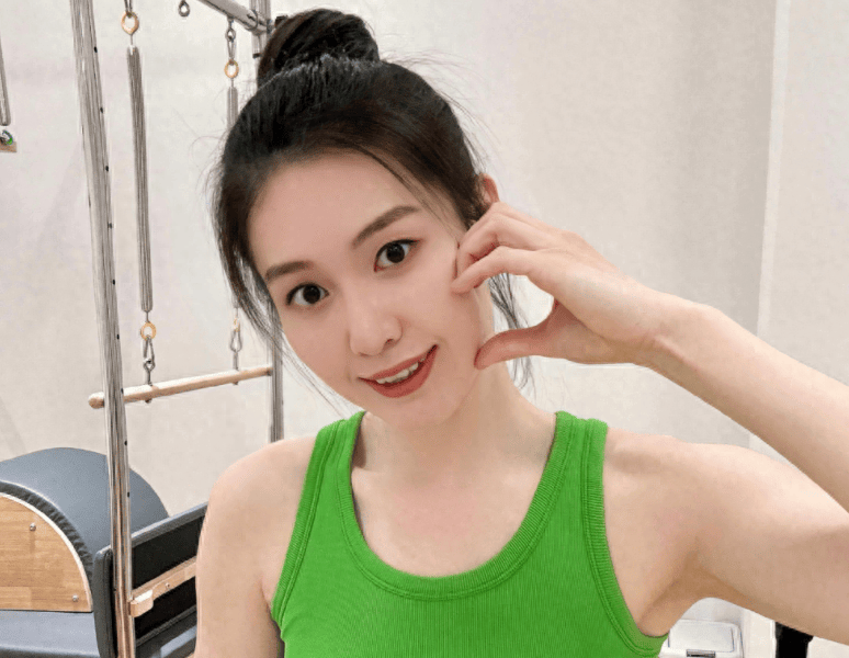 中国女篮第一女神细腰长腿太性感大秀一字马绝了