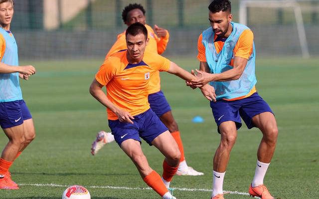 泰山队士气大振,主力球员复出,备战海港决战_山东泰山