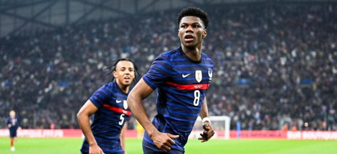 随着坎特以及博格巴的离开,琼阿梅尼逐渐在国外队成为了主力.