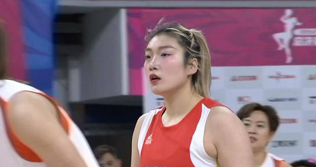 冠军之争内蒙古女篮遭逆转四川队末节绝地反击夺首胜