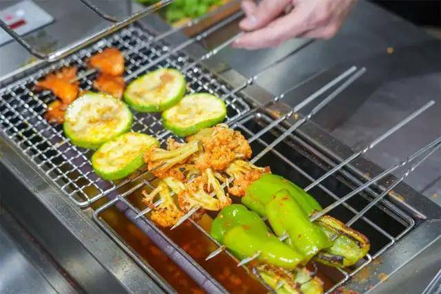 烧烤季到了,在银川找到一家小炉子地摊烧烤!