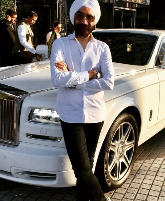 鲁本辛格招收到了很多网友的"攻击"但正是因为这个原因这种头巾是锡克