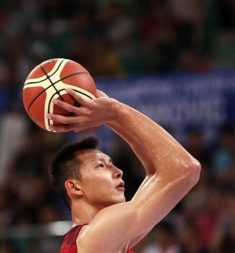 愿你风尘仆仆归来仍是少年易建联曾经的王者篮球王子