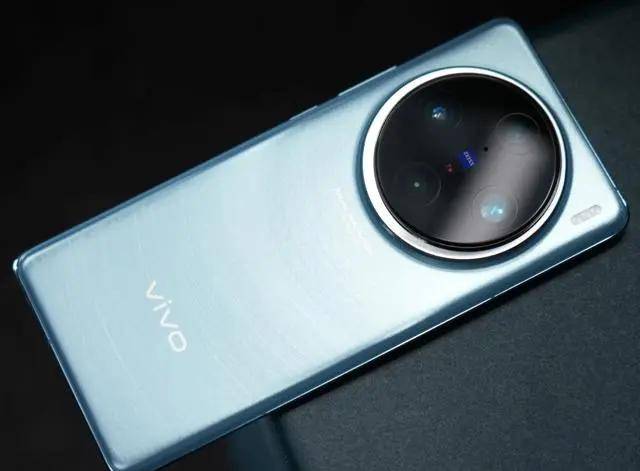 原创vivox100ultra灭霸来袭2亿潜望镜200倍变焦mate60不香了