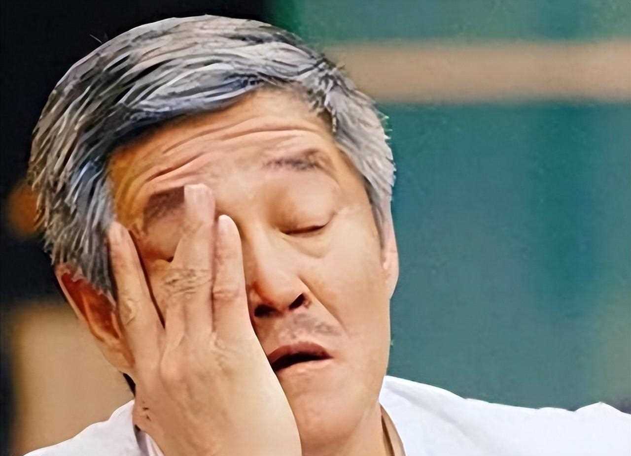 在这个看似光鲜亮丽的舞台上,每个演员都在为自己的梦想和事业拼搏着