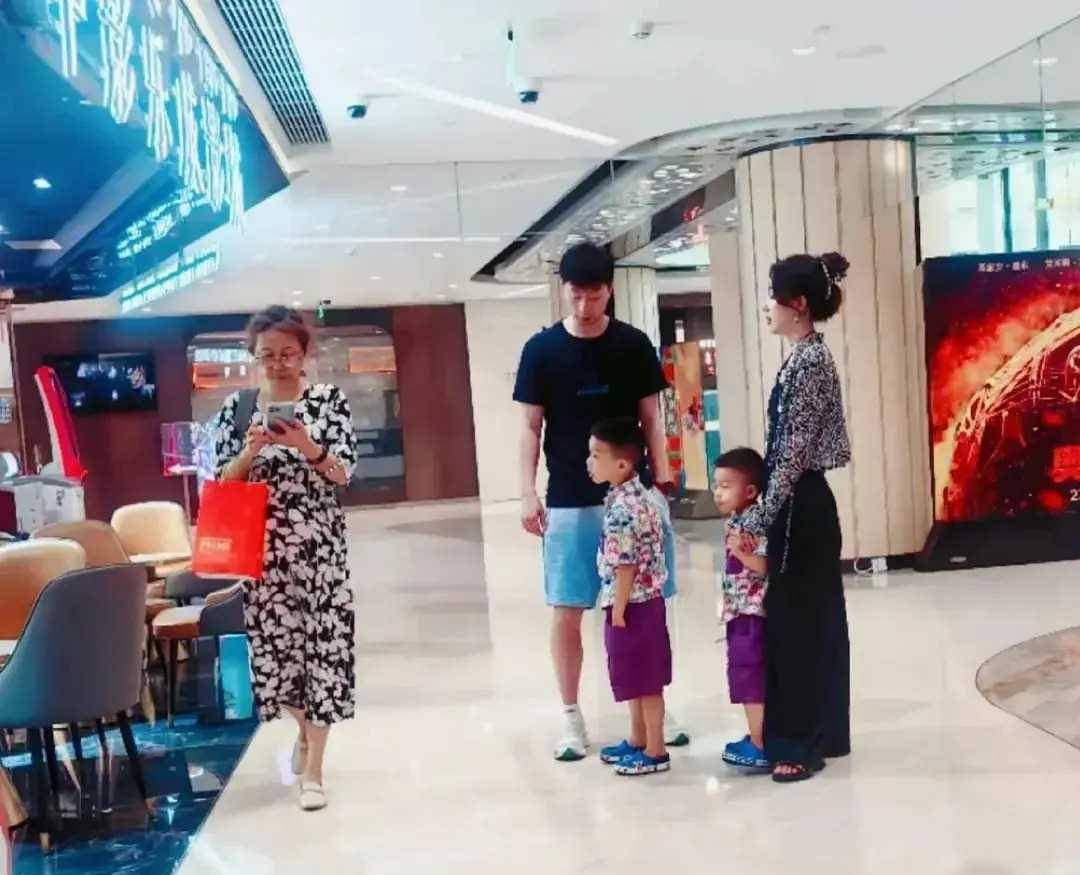 原创马龙烟火小马最可爱带孩子比打7局还累一脸生无可恋