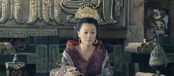 妹夫樊哙跪拜韩信刘邦如何应对表面纵容背后妻子吕雉下杀手