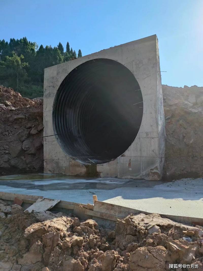 钢波纹管涵在高速公路中有哪些应用与优势?_of_the_涵洞