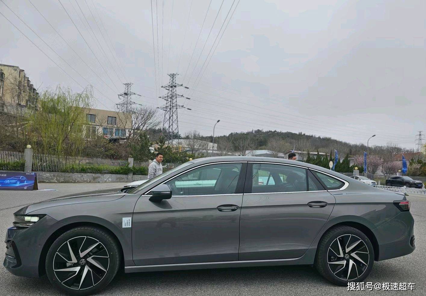 国产新款迈腾380tsi荣耀归来,新平台带来新感受_搜狐汽车_搜狐网