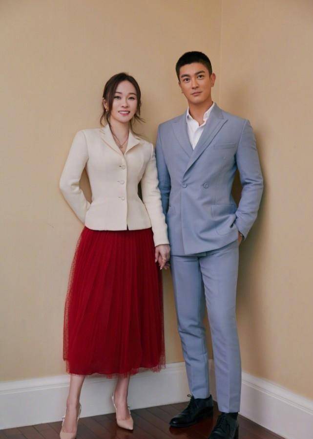 杜江携老婆儿子现身机场7岁嗯哼暴风抽高霍思燕被拍成短粗腿