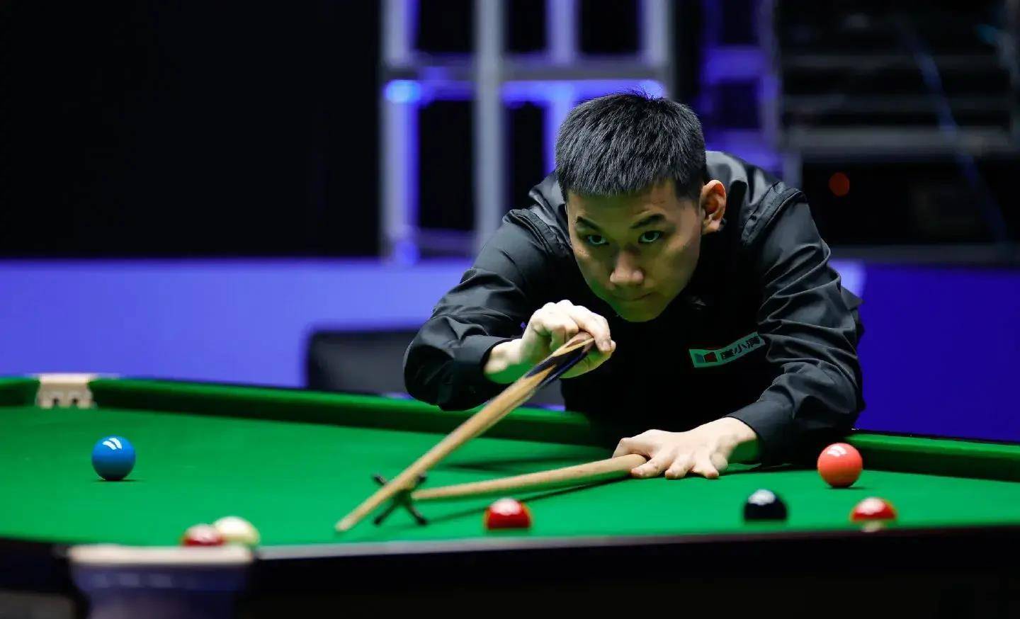 世锦赛龙泽煌次轮突围徐思冲147万英镑大奖傅家俊拼世界冠军