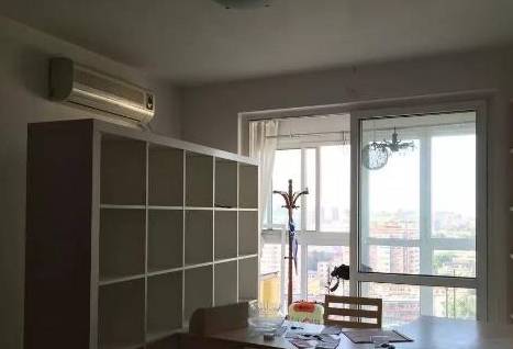 90后穷情侣爆改50平旧出租房竟让豪宅朋友羡慕得直跺脚