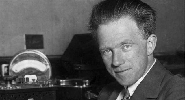 多的人离开德国,其中就包括了很多非常有名的科学家,比如冯·布劳恩