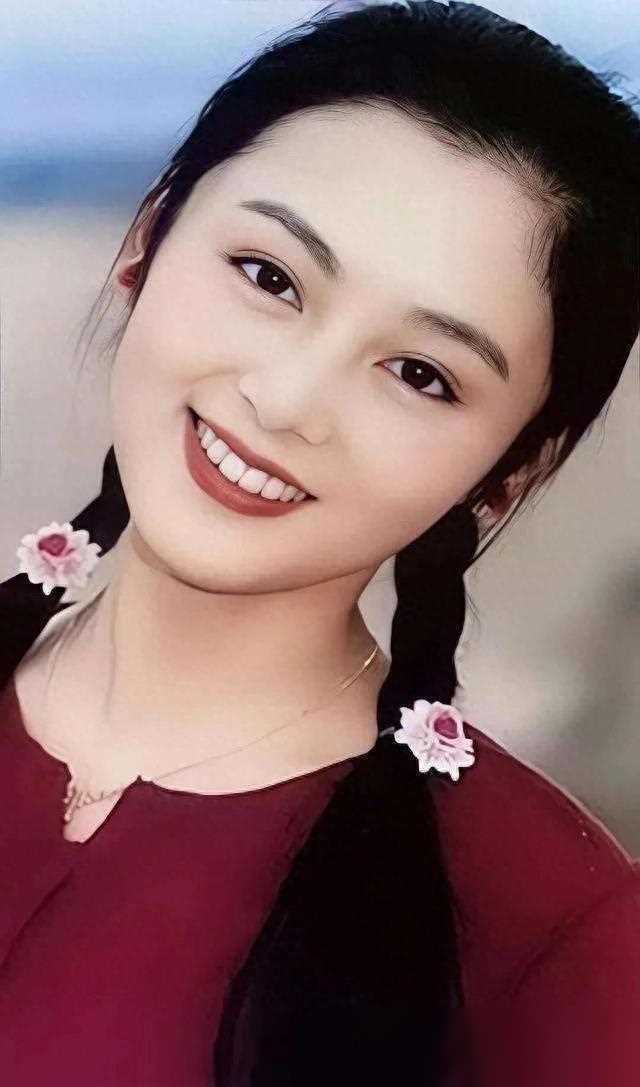 大陆第一美女受两位导演青睐,如今备受关注_陈红_社会_角色