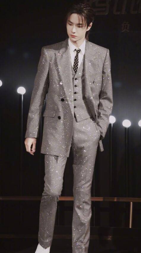 发福了王一博新路透变五五分身材网友直言胖到认不出