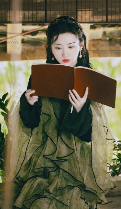 司藤中景甜28套旗袍造型,霸气女王万种时尚,实力演绎人间富贵花