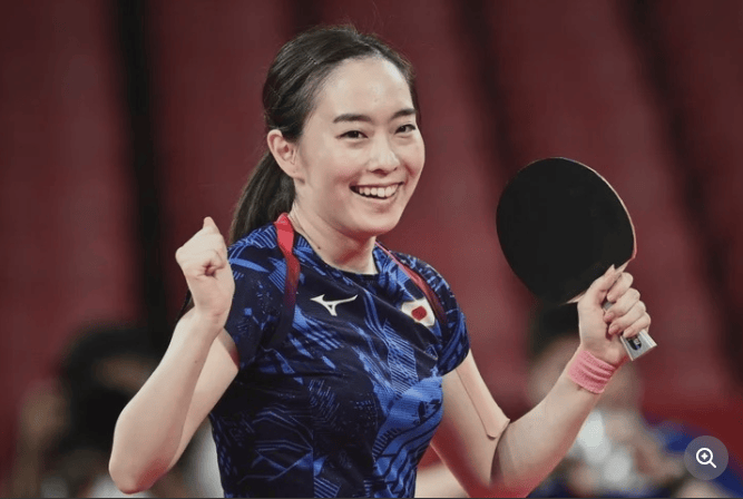 石川佳纯在开球式上的身姿引人注目球迷说这是胜负师的眼睛