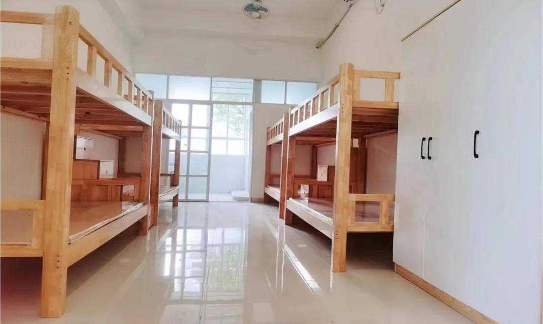 上下滑动查看更多办人民满意的教育办师生幸福的学校深圳杰仁高级中学