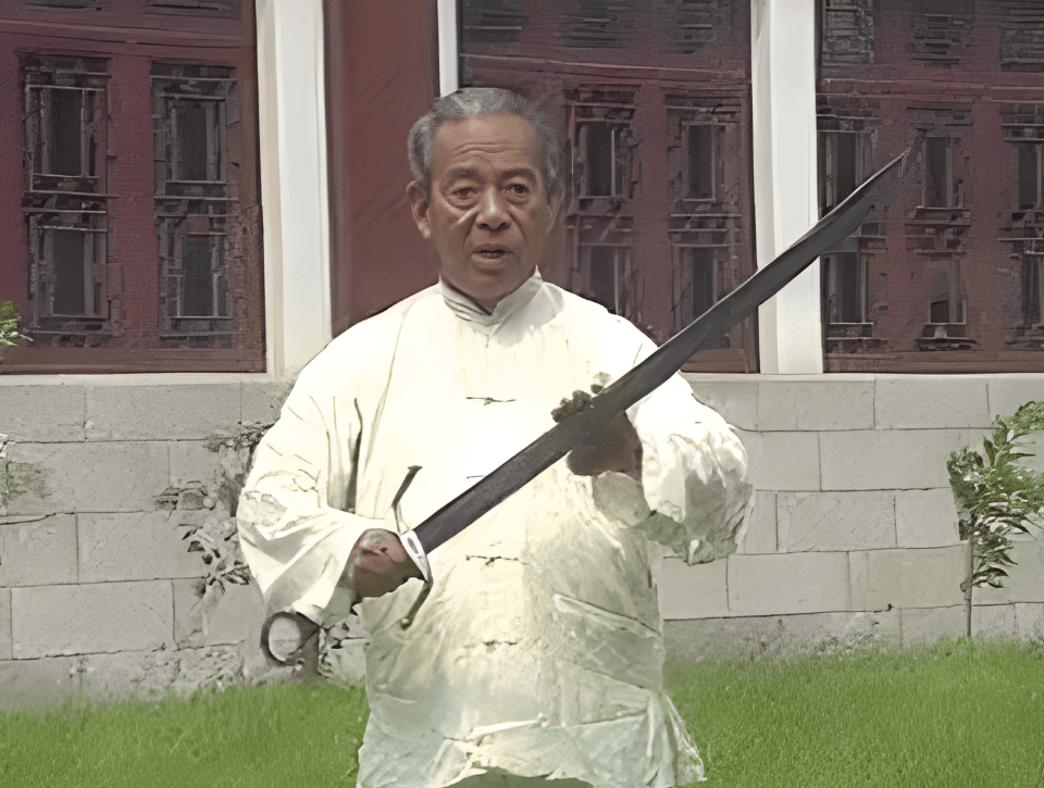 原创太极拳宗师王培生年少时在桌上可翻筋斗成年后成为武术教育家