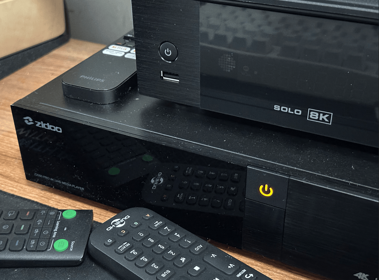 在对比体验环境方面,我们使用了飞利浦oled 908这款支持全格式hdr的