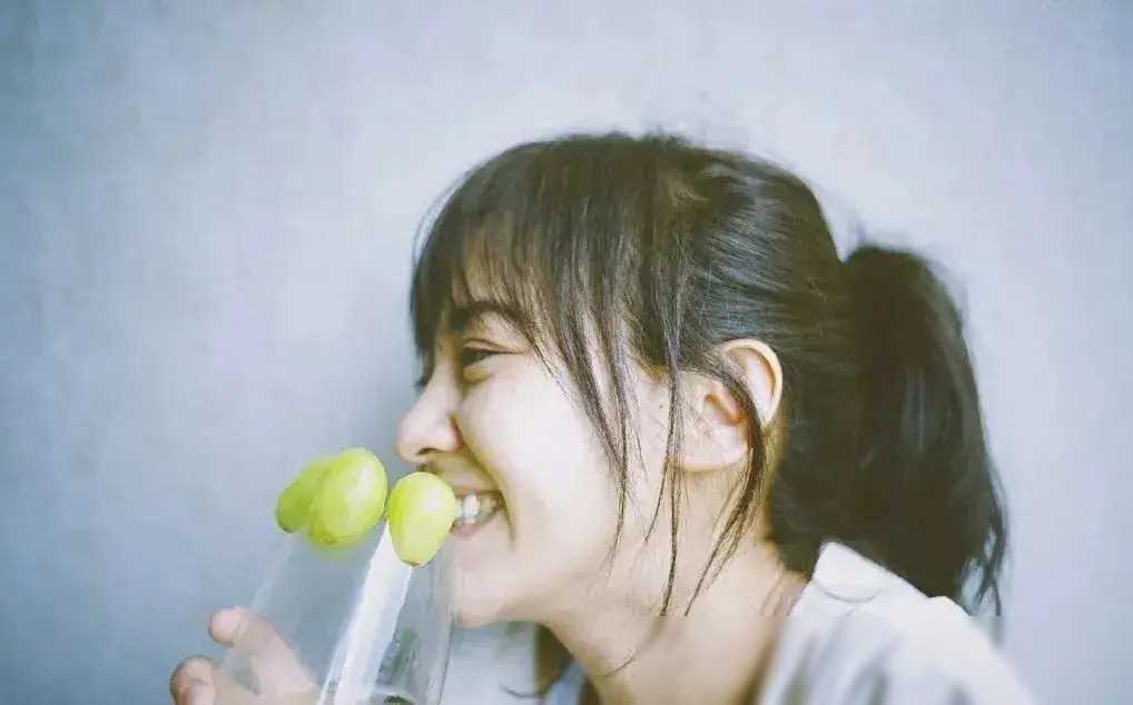 女星经历多段感情幸福美满引来羡慕目光