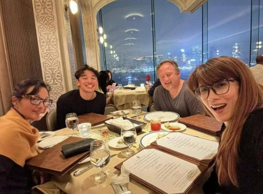 原创54岁港姐颜值暴跌似路人曾被抑郁症折磨已移居国外息影十年