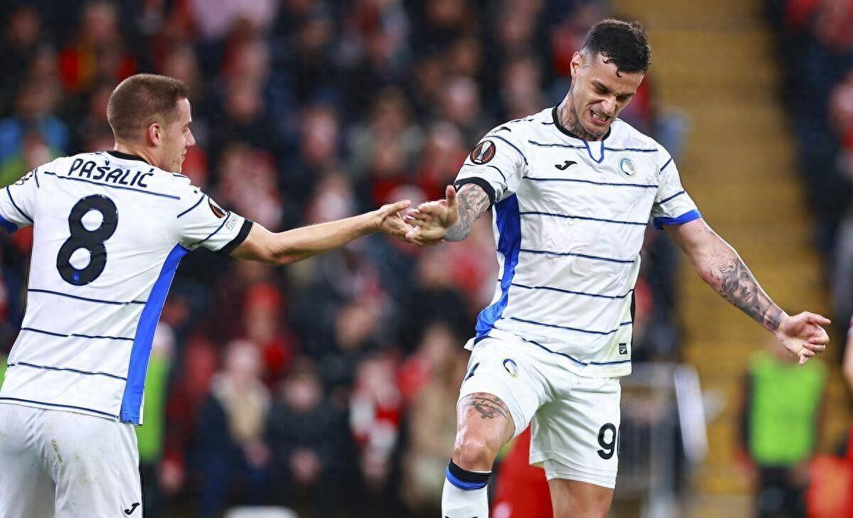 中,亚特兰大的前锋安德烈亚·斯卡马卡以其独特的"纹身"和出色的表现