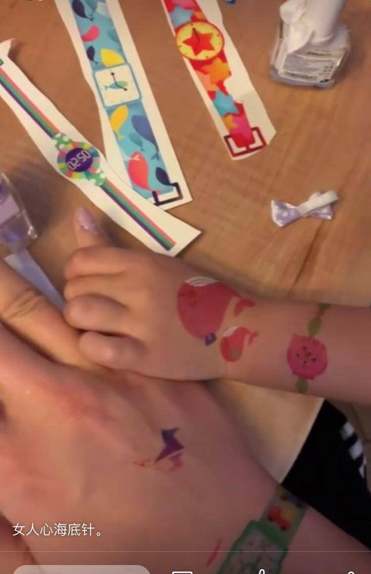 原创邓超女儿吃饭不乖孙俪采用别致手段处罚她结果小花妹妹上瘾了