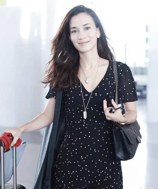 原创有种叫卢靖姗的欧美胯当穿上紧身牛仔裤韩庚捡到宝了