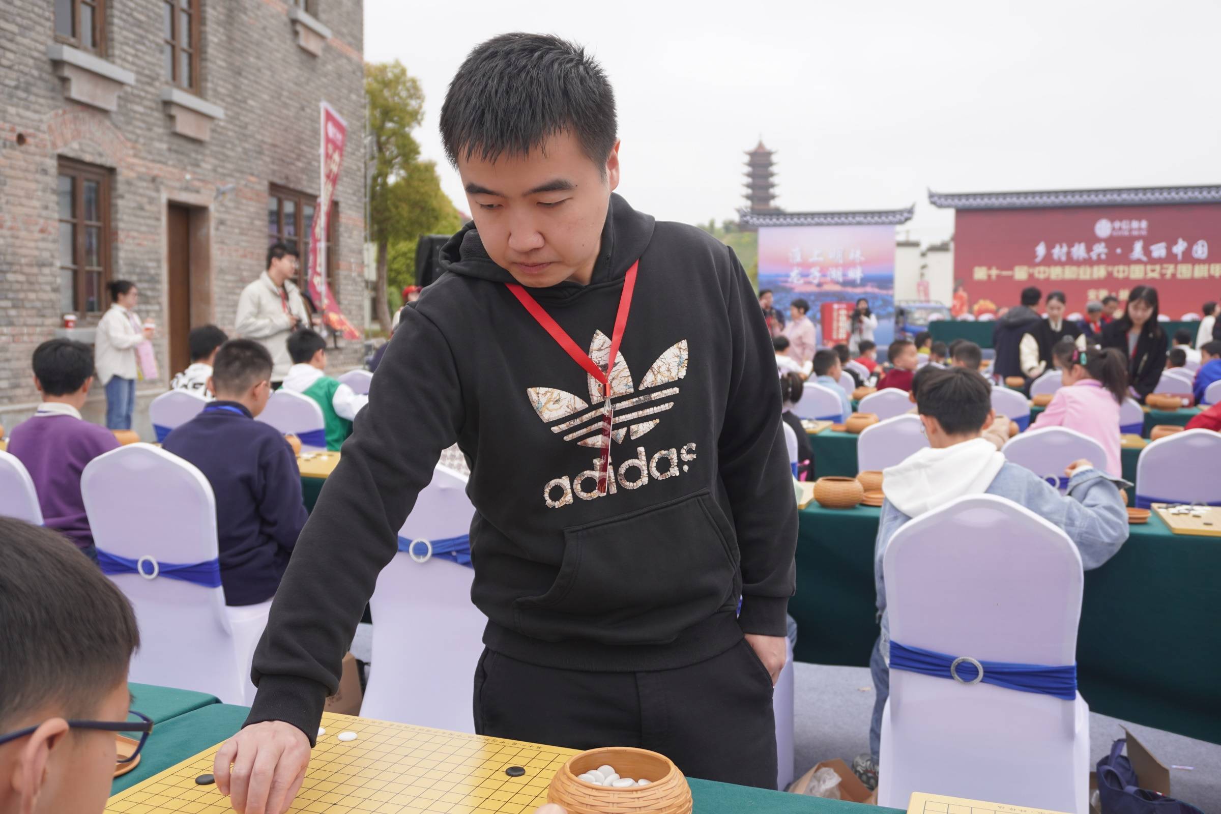 女子围甲蚌埠站捐赠希望教室并举办指导棋_活动_中国_围棋